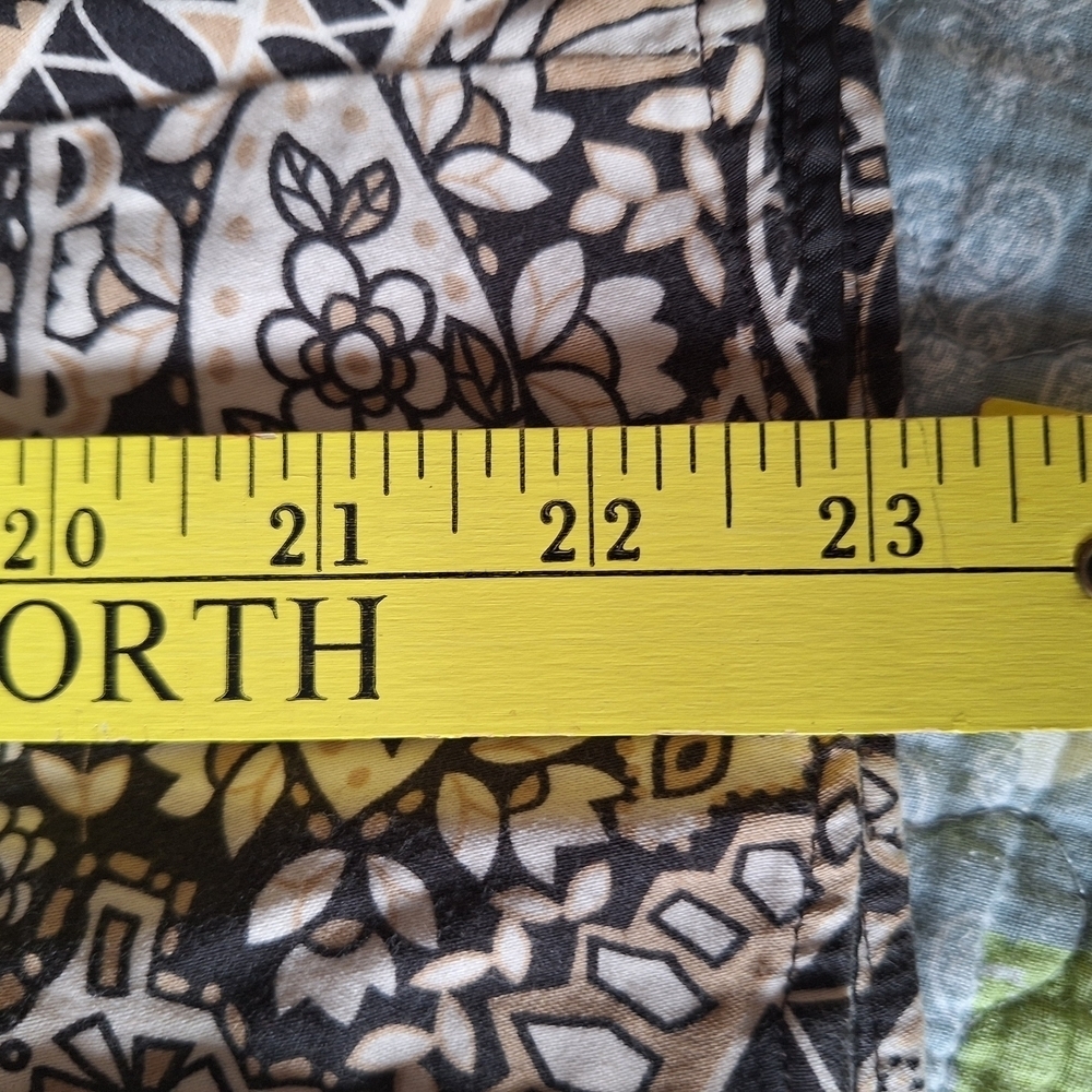 Geoffrey Beene Black and Cream Patterned Fabric - Picture 11 of 12